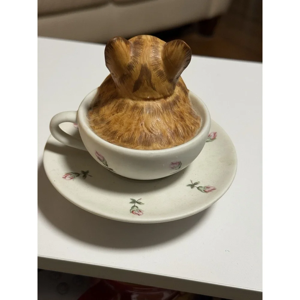 Mann MCMLXXXII Musical Cat in‎ Teacup Figurine